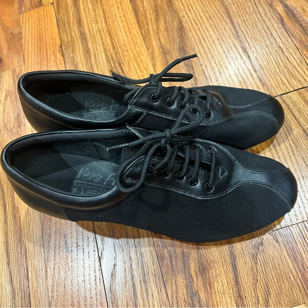 Black VERY FINE Ladies Practice/Cuban- Signature Series,Size 9.Some pilling area